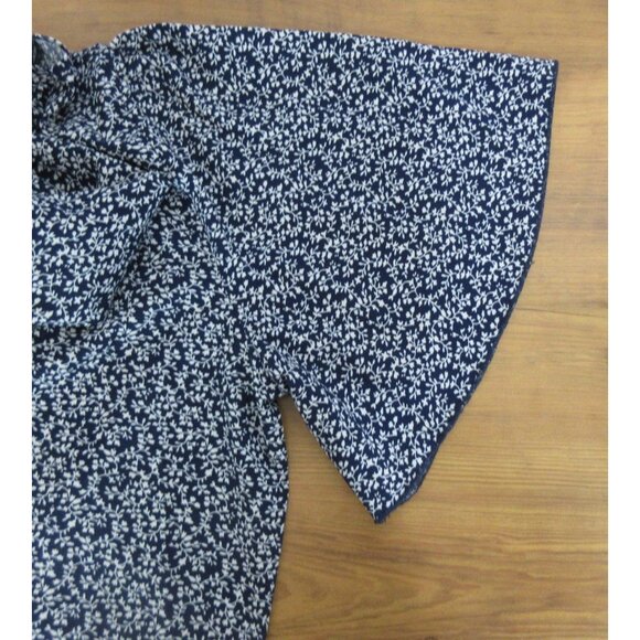 Womens Top Plus Sz 1X V-Neck Navy Blue White Floral Pullover Short Cape Sleeves - Picture 6 of 7